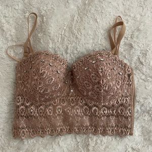 Hey lovely this shirt only worn once and it gives me Selena vibes